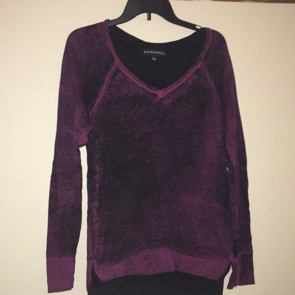 Rock&Republic Black & Burgundy Relaxed Long Sleeve